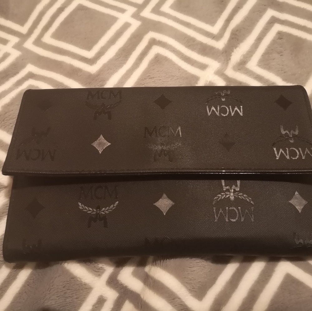MCM long nylon leather lining wallet (black)